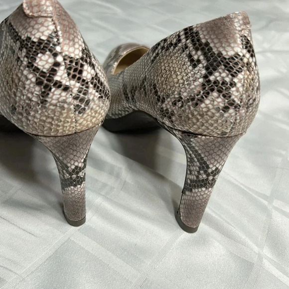 Clarks AMBYR JOY PUMP size 7 . Super comfortable 3” pump heels with animal print - Picture 12 of 12